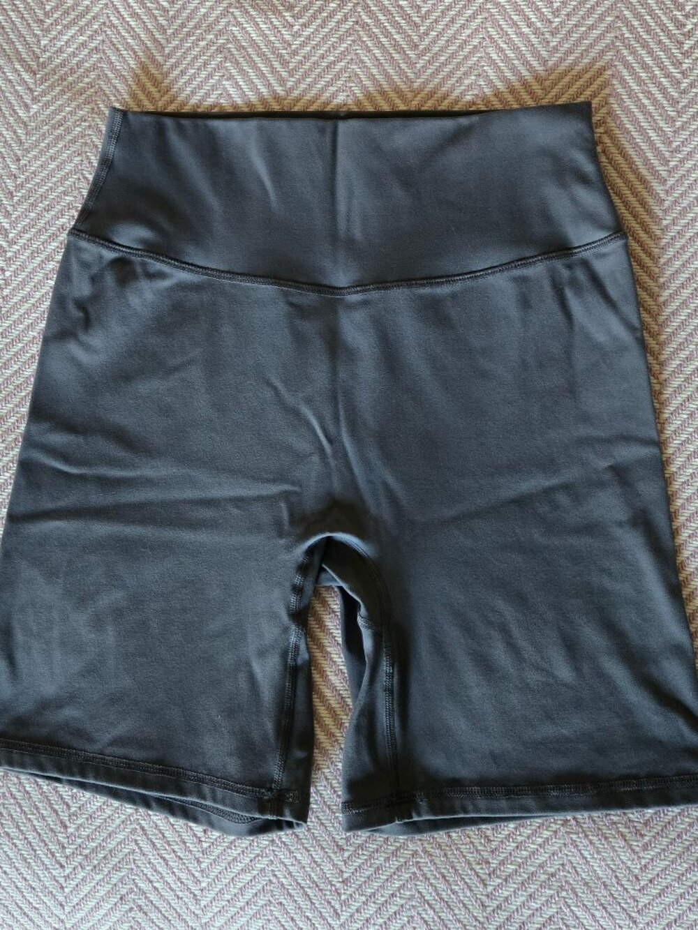 Kamo Fitness Serenity Biker Shorts - 6" - M - Grey